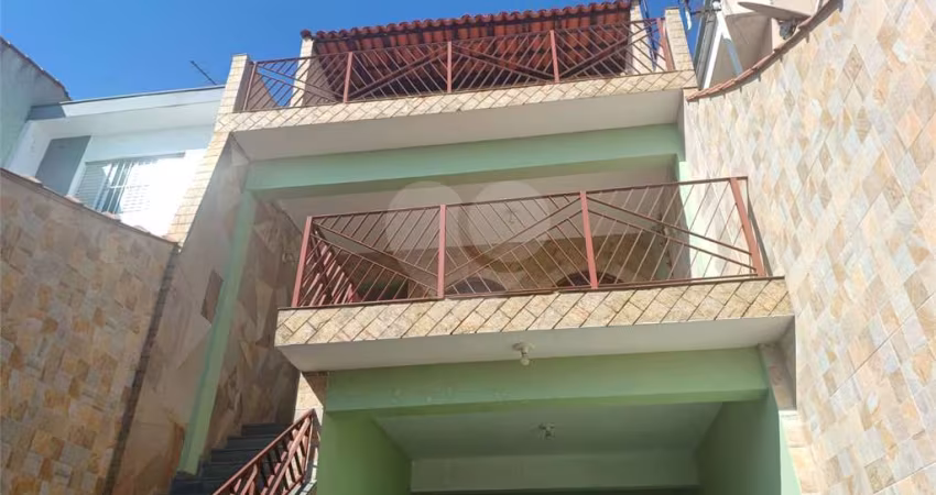 Sobrado a venda no bairro do Gangaiba.