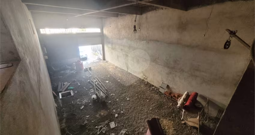 Predio comercial, 765m2, 4 vãos livres, mezanino, salas e banheiros, 3 vagas. Santana.