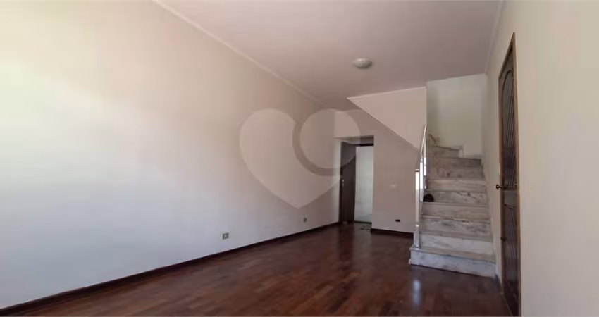 Vende-se:  Sobrado com dois quartos e duas vagas, na Vila Nova Mazzei!