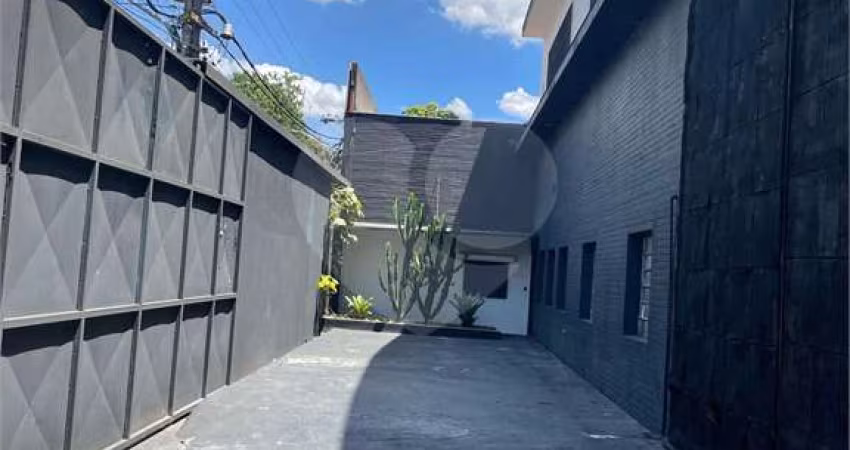 Galpão comercial V. Guilherme (1.805 m² área útil e 22,6 metros testada por 100 metros fundo.
