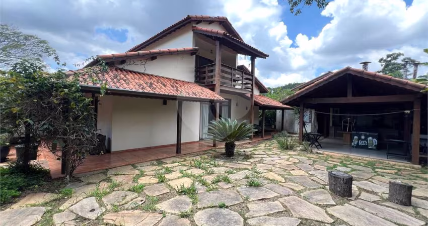 Sobrado cm 3 suítes a poucos metros do Horto Florestal