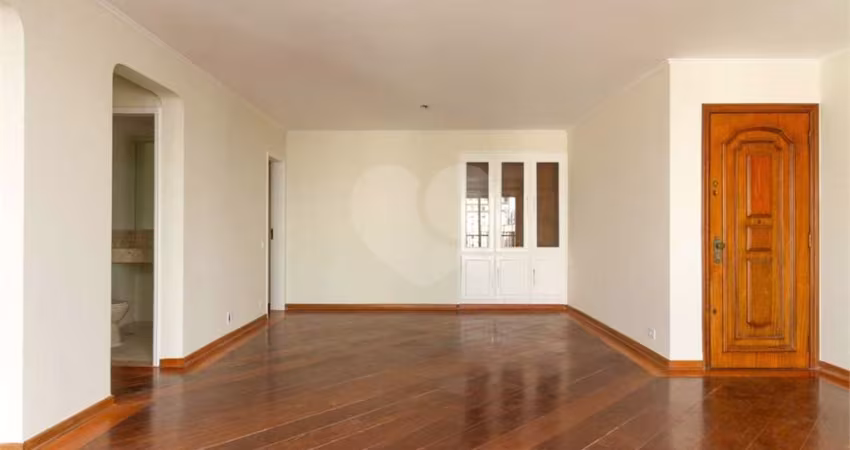 Apartamento para locação com vista aberta para o Parque do Ibirapuera.