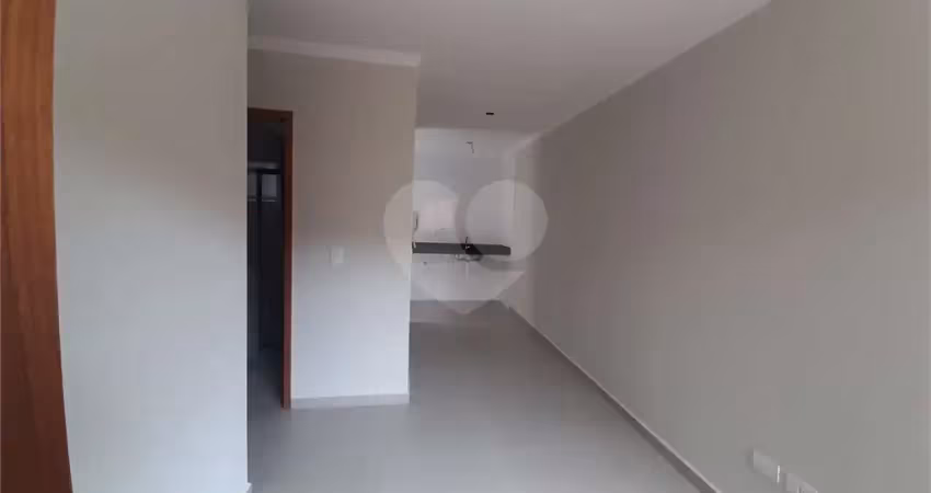 Apartamento com 37m2, 2 quartos, banheiro, sala, cozinha,  quintal e sem vaga de garagem