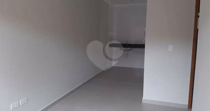Apartamento com 37m2, 2 quartos, banheiro, sala, cozinha, quintal, sem vaga de garagem