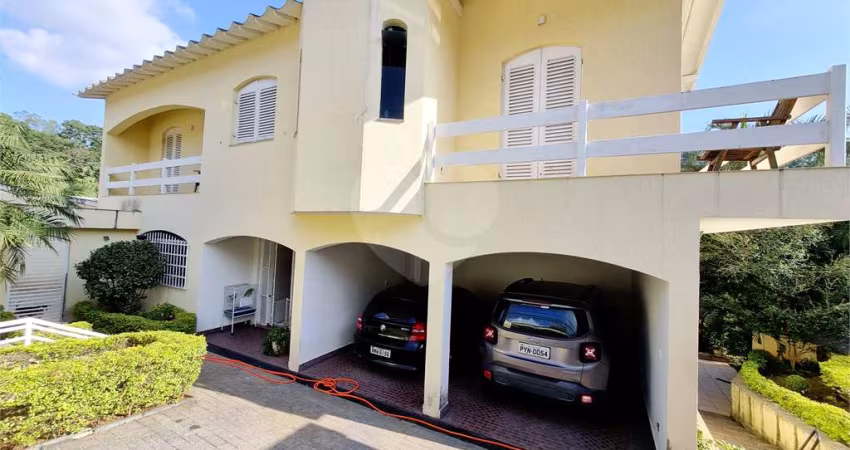 Casa à venda de 278m² | 3 dorms (1 suíte) | Living 3 ambientes | Área de Lazer | 4 vagas no Mandaqui