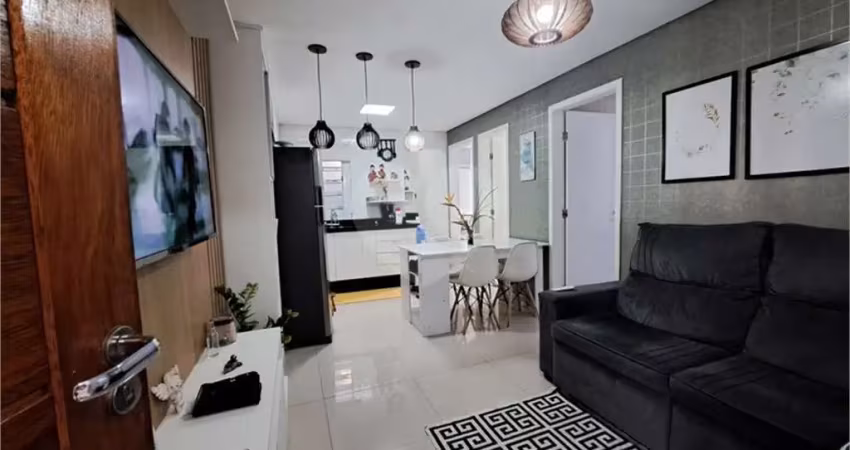 Casa em condomínio na Vila Constança