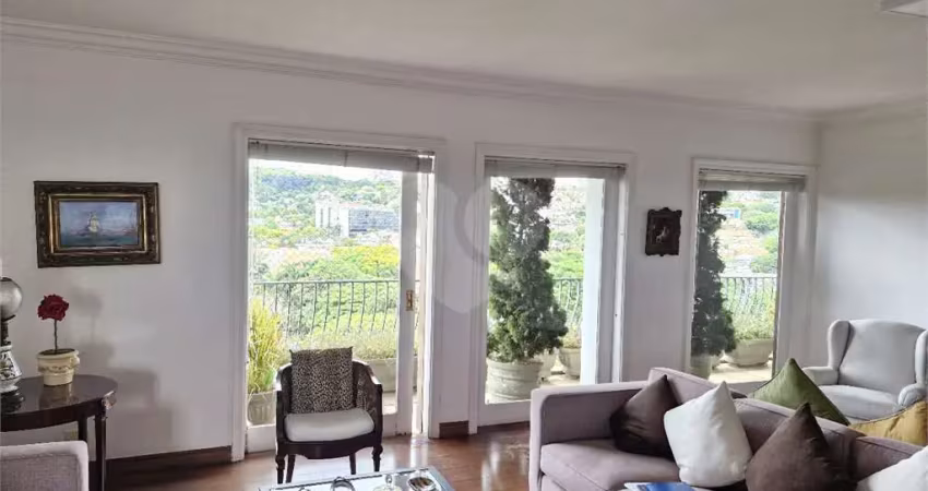 Apartamento com 300m² no Alto de Pinheiros