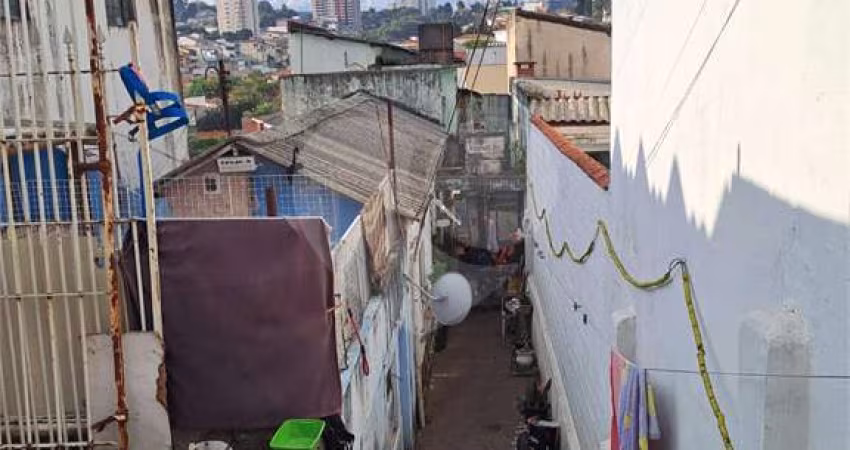 Terreno de 254m² com casas velhas para demolir no bairro Jardim França