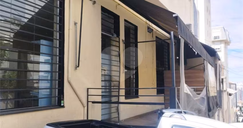 Prédio Comercial de Esquina: Visibilidade, Funcionalidade e Oportunidade Única para Negócios!