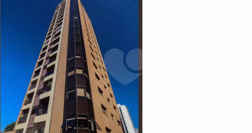 Apartamento com living para 2 ambientes, à venda em Perdizes.