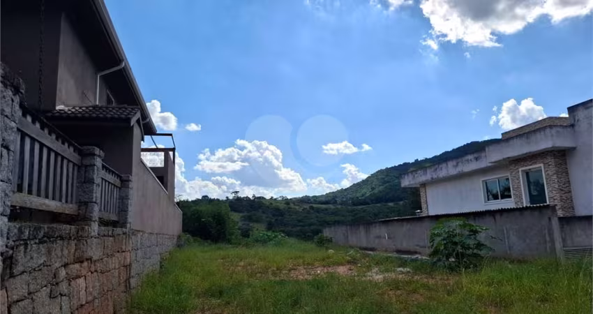 Terreno PLANO no condomínio “Parque Itaguaçu da Cantareira' com 396m2 de área