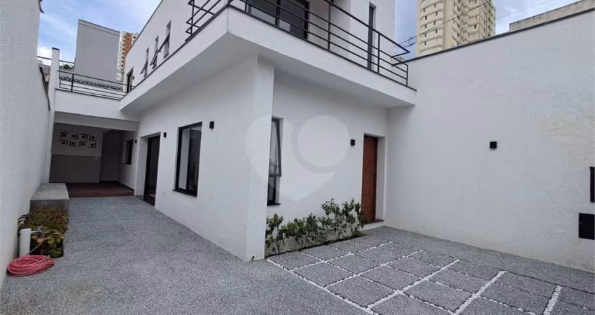 Casa sobrado de 112m² nova 2 suítes ambas com varanda 2 vagas área gourmet Vila Pompéia