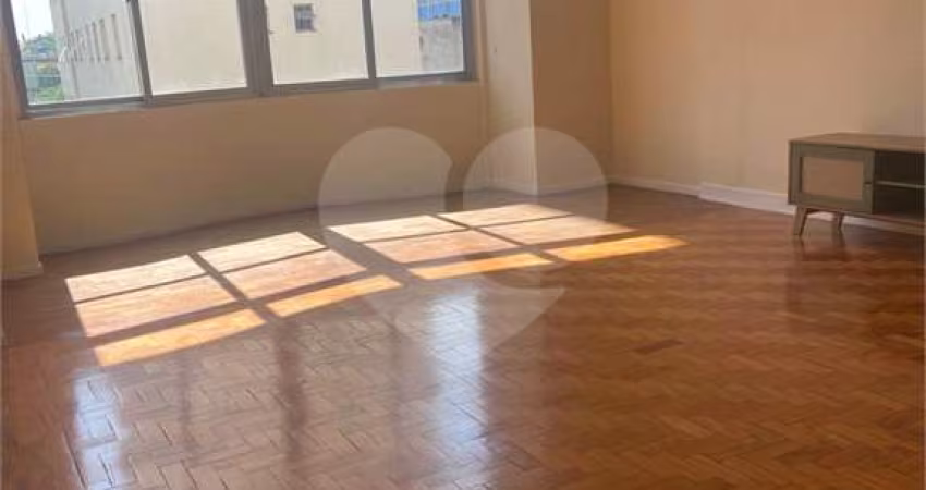 Apartamento à venda em Santa Cecília, na Rua Barão de Limeira