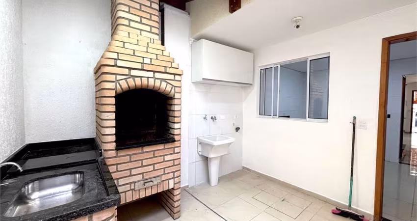 Sobrado a venda na Vila Constança com 2 suítes, 2 vagas e área gourmet.
