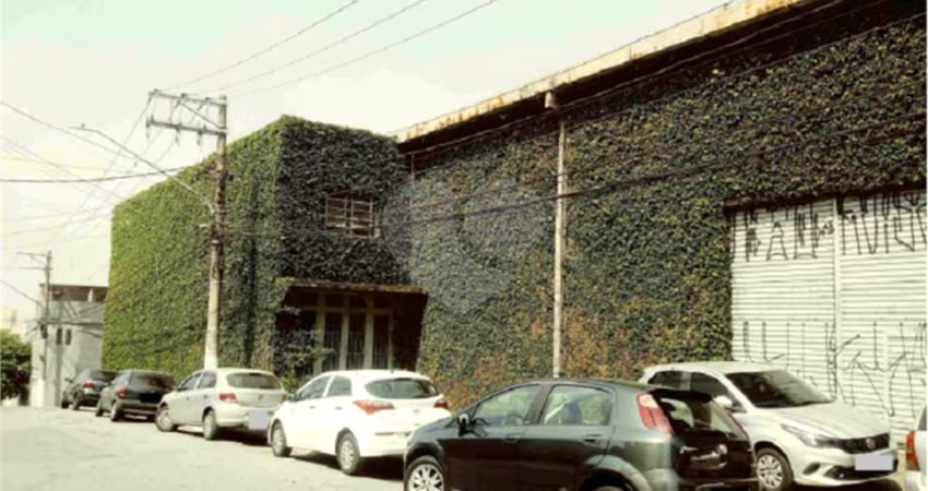 Prédio Comercial à venda na Avenida do Cursino e de esquina