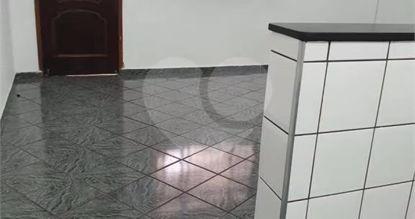 Este imóvel está em um local estratégico, com fácil acesso a diversos serviços, comércio e transporte público,  7 minutos a pé do Supermercado Sonda - Jaçanã, Capela Santo Expedito, escolas entorno,  
