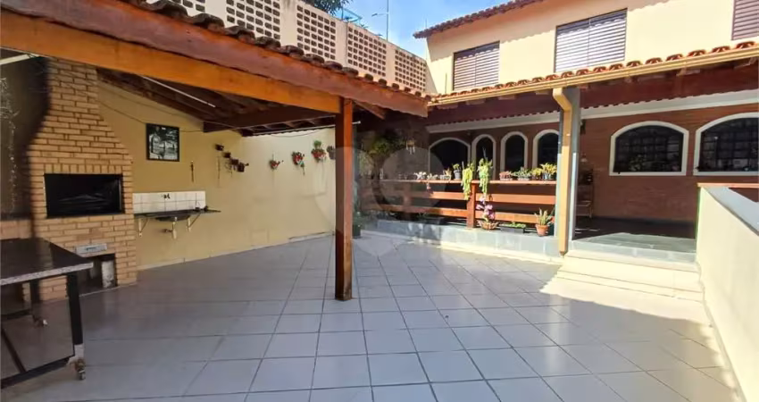 Sobrado em Terreno 10 X 42 à Venda com 3 Dormitórios - Vila Isolina Mazzei - SP
