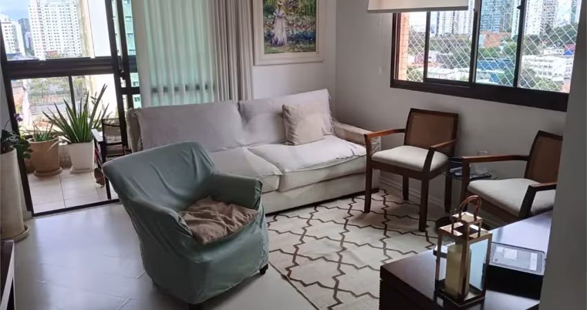 Apartamento com 94m² - 3 quartos sendo 1 suíte - sala com varanda - 2 vagas demarcadas - 550m da estação Hosp São Paulo