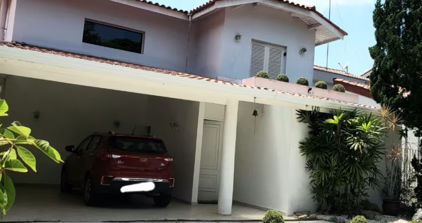 CASA EM CONDOMÍNIO À VENDA EM ALPHAVILLE