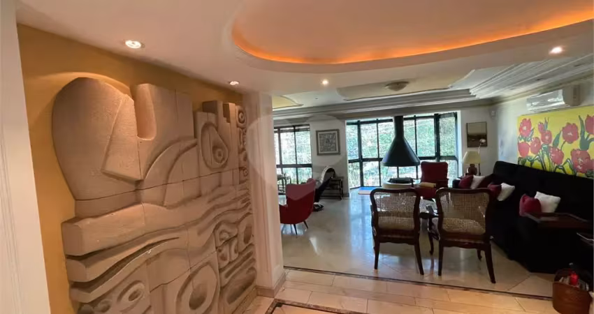 Casa Sobrado à venda com 450 m² 3 quartos 3 suítes 7 banheiros  4 vagas na Vila Madalena.