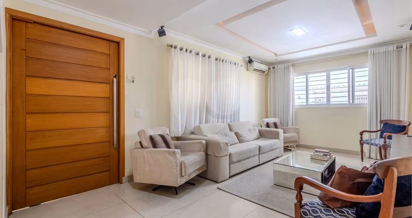 SOBRADO REFORMADO COM 3 SUÍTES E ESPAÇO GOURMET – LOCALIZAÇÃO PRIVILEGIADA
