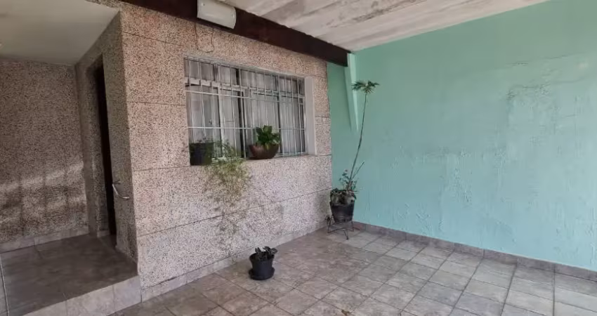 Casa terrea no imirim,2 dormitórios, 2 vagas,em rua fechada.