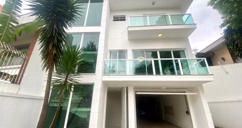 Sobrado com 4 quartos no TREMEMBÉ