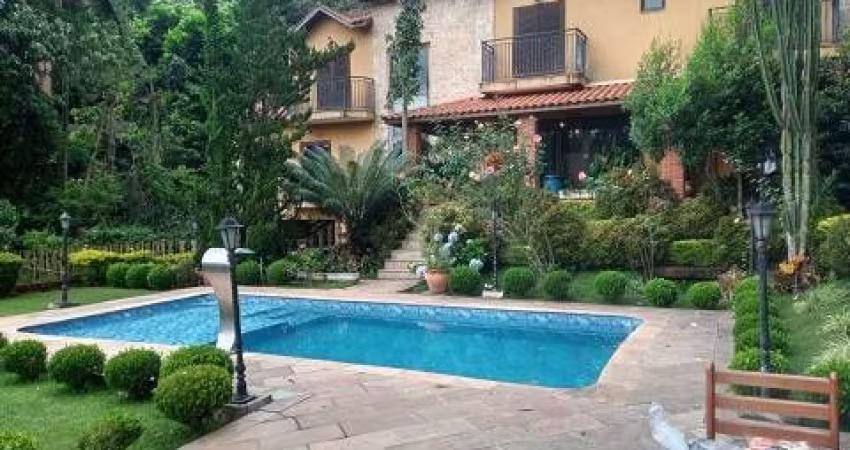 Espetacular Casa em Condomínio à venda Aceita 70% em Permuta!! A Casa  tem 550 m² quadrados  1.450 metros de terreno com 4 suítes 8 vagas  na  Serra da Cantareira - Mairiporã - SP.