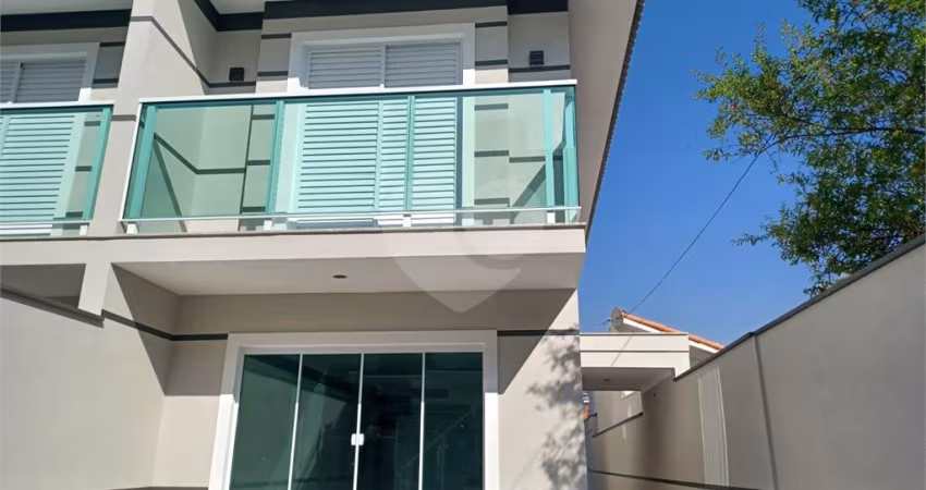 Sobrado à venda no Gopouva, com 120 m², 3 suítes e 2 vagas