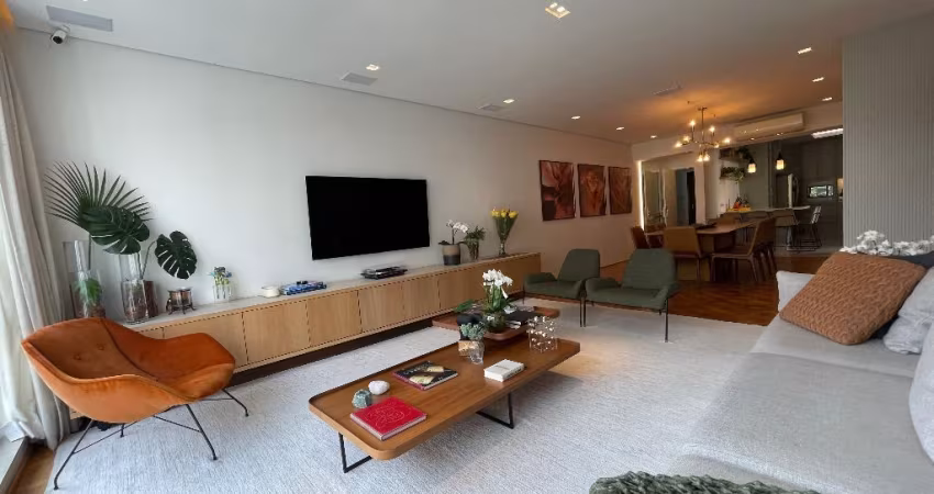 Apartamento reformado a venda em Higienópolis