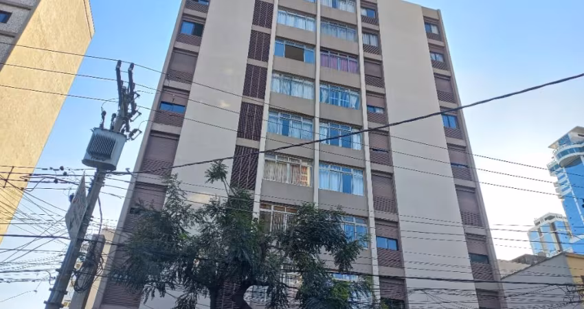Santana apartamento localizado a apenas 135 metros da Estação do Metrô Santana!! Apartamento muito espaçoso com 76 m² quadrados com 2 quartos um deles com armários embutidos,mais um terceiro  quarto r