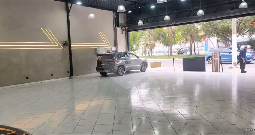 Salão comercial para locação, tem 325 metros na Avenida Engenheiro Caetano Alvares