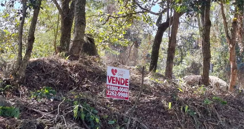 Terreno plano em condomínio, com 1.153 metros quadrados de áre