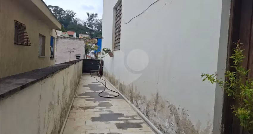 Sobrado venda ou locação horto com 254m2, 4 quartos, 2 sala, 2 cozinha, quintal e 3 vagas de garagem