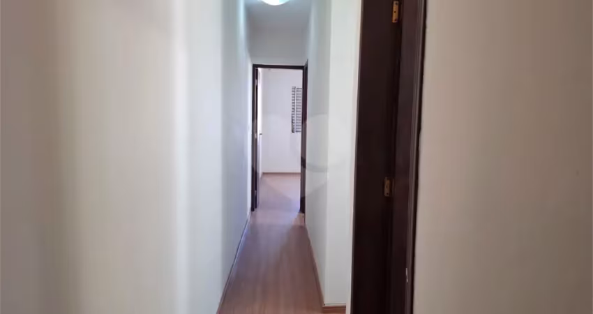 Sobrado locação vila ema com 164m2, 4 quartos, 2 suítes, 2 salas, cozinha, 5 banheiros, área de serviço e 2 vagas de garagem