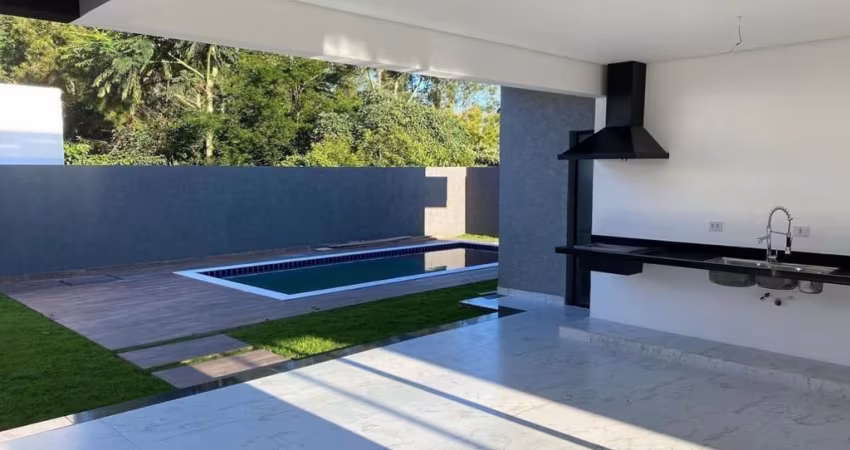 Linda casa em cond. fechado em Atibaia