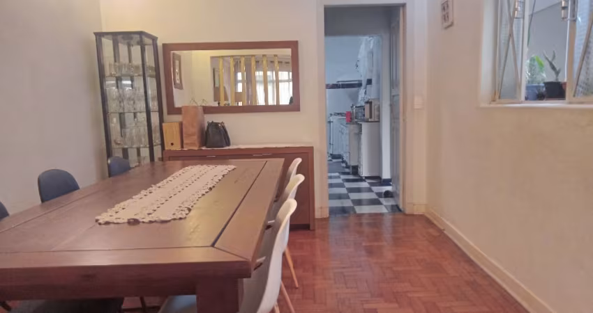 Vende-se sobrado com 3 quartos e 2 garagens