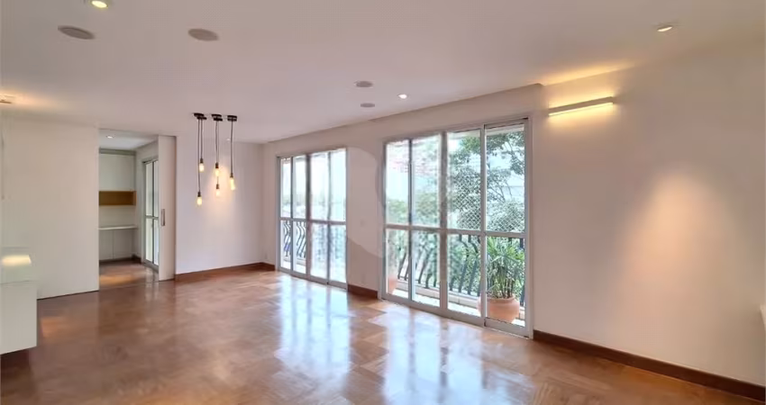 Apartamento impecável à venda com 3 suítes.
