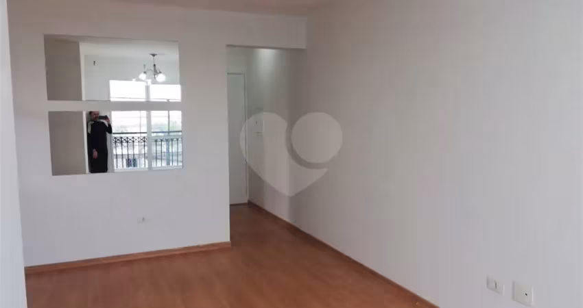 Apartamento com 3 dormitórios com 1 suite planejada,sacada envidraçada,piso laminado em todo apartamento,cozinha planejada,lavanderia com aquecedor para chuveiro, banheiro com box e duchas etc