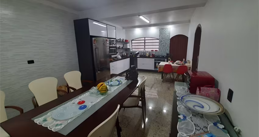 Casa à venda na Vila Guilherme,  3 dormitórios , (1 suíte ) completa com closet e sacada, 5 vagas de garagem ,