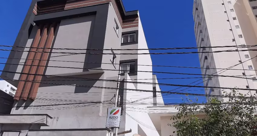 Casa à venda em condomínio na vila dom pedro ii , com 2 quartos , 1 vaga de garagem , sala , cozinha , banheiro e área de serviço .