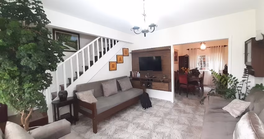 Vende-se: Sobrado de Vila, 2 quartos, Edícula com 1 Suíte, 1 Vaga, Santana!