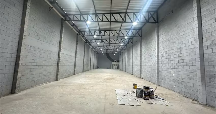 Alugo galpão novo – ideal para o setor de logística!