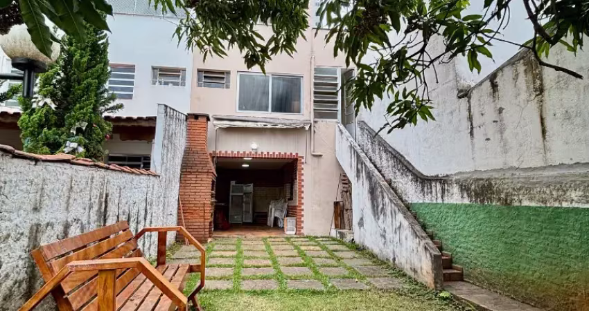 Sobrado na parada inglesa com 3 dormitórios (1 suíte), quintal gourmet e 4 vagas