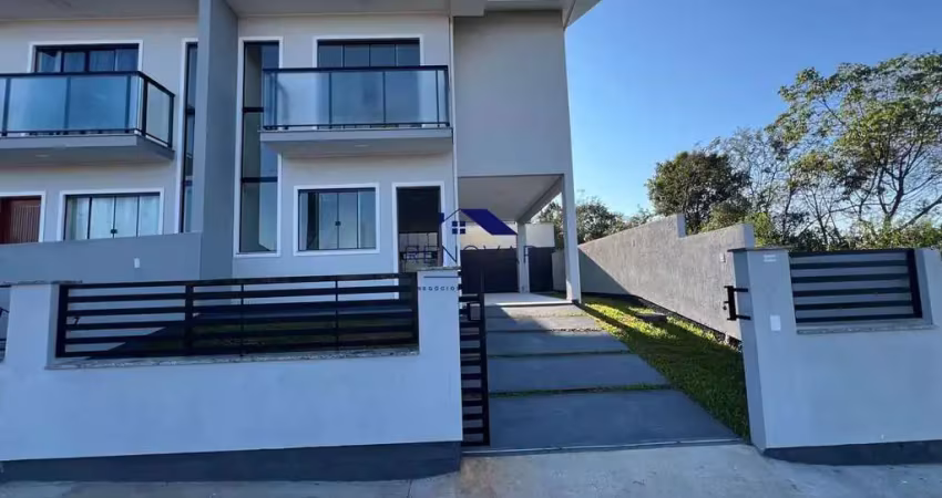 Sobrado com 03 quartos, suíte com sacada e garagem coberta – são josé/sc