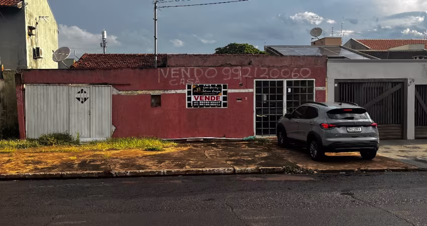 Terreno com casa antiga