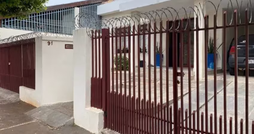 IMOVEL AMPLO COM EDICULA BAIRRO AMAMBAÍ