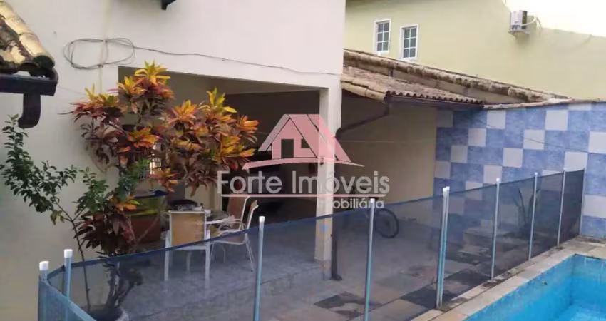 Casa duplex com 4 dormitórios sendo 1 suíte e piscina - cg/rj