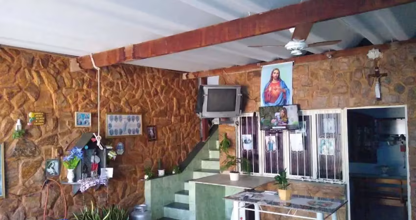Imóvel com 3 dormitórios - no bairro de cosmos - cg/rj
