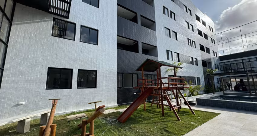 BELISSIMO APARTAMENTO EM CONDOMINO FECHADO, COM ACABAMENTO DIFERENCIADO, POSSUINDO ÁREA DE LAZER COMPLETA.
